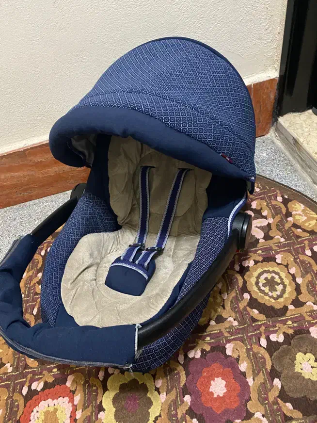 آغوشی و کریر|کالسکه و لوازم جانبی|رشت, دروازه لاکان|دیوار