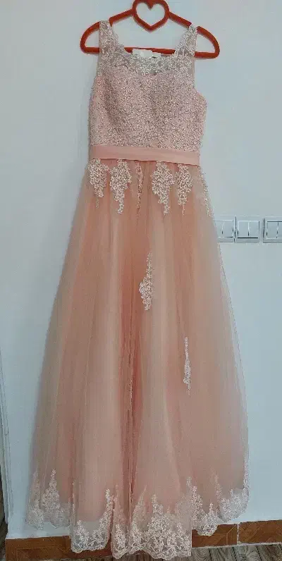 لباس مجلسی|لباس|رشت, نظری|دیوار