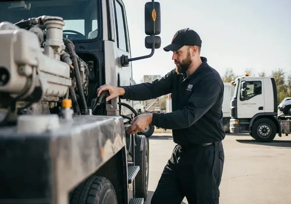 استخدام مکانیک، دینام ساز وفنرساز کامیون ایسوزو|استخدام صنعتی، فنی، مهندسی|پردیس, شهرک صنعتی کمرد|دیوار