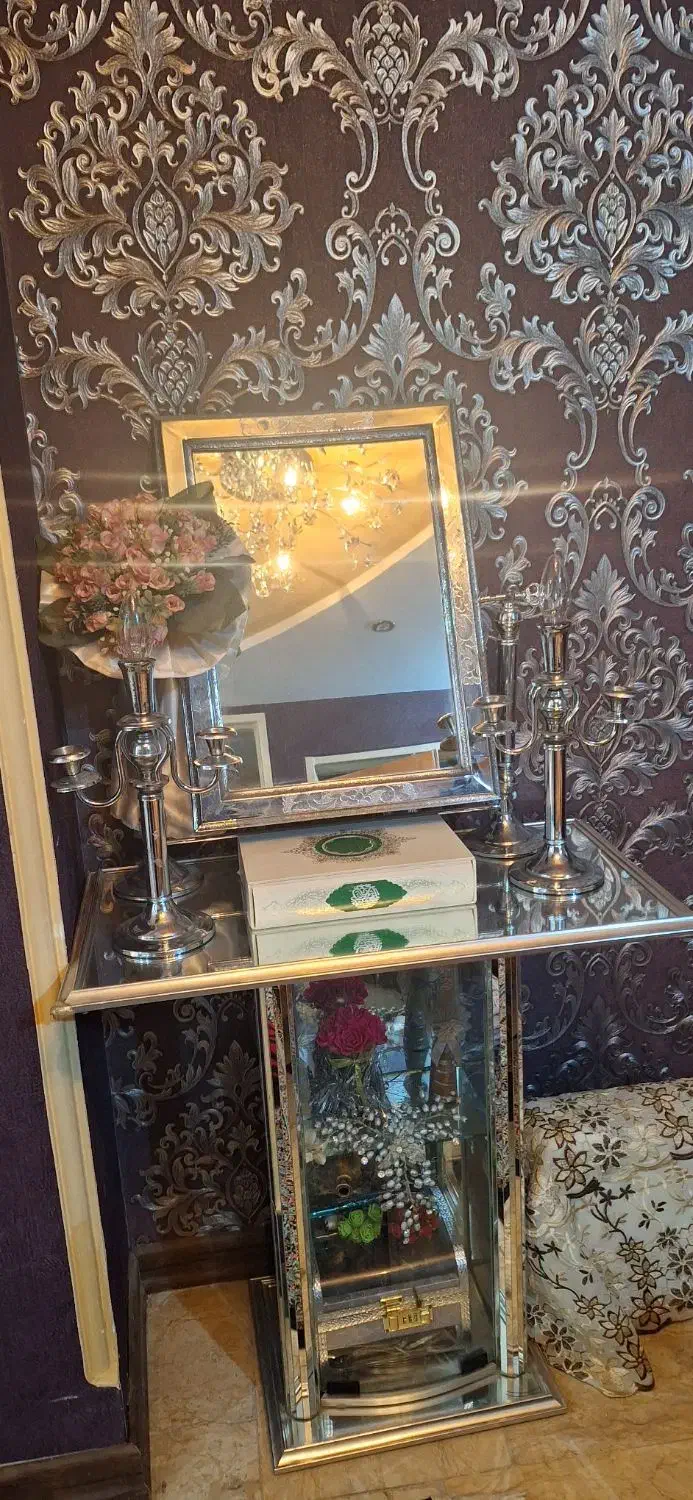 اینه شمعدان|آینه|اندیشه, اندیشه فاز ۱|دیوار