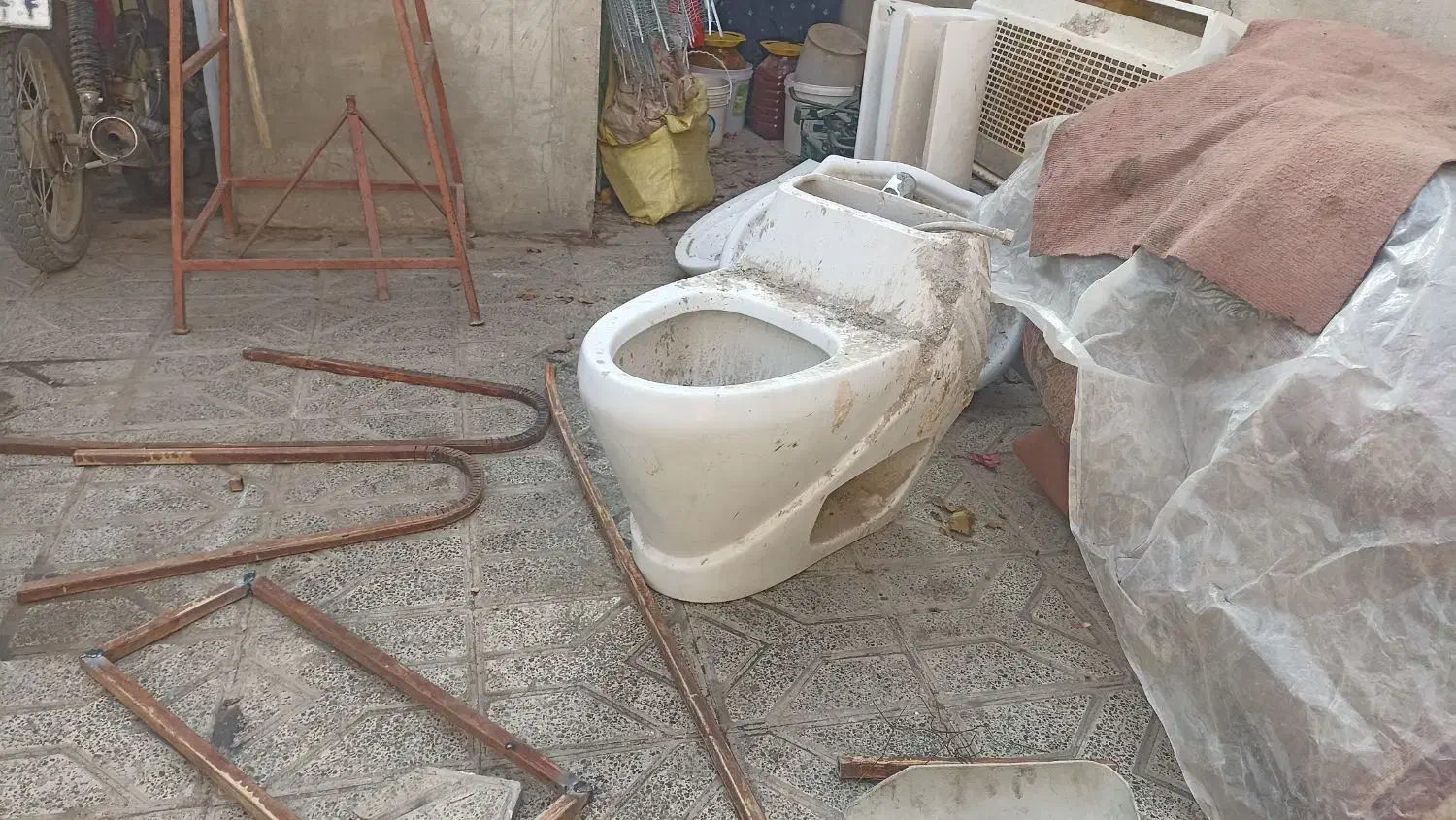 یک عدد توالت فرنگی سالم فروشی.|لوازم سرویس بهداشتی|چناران, |دیوار