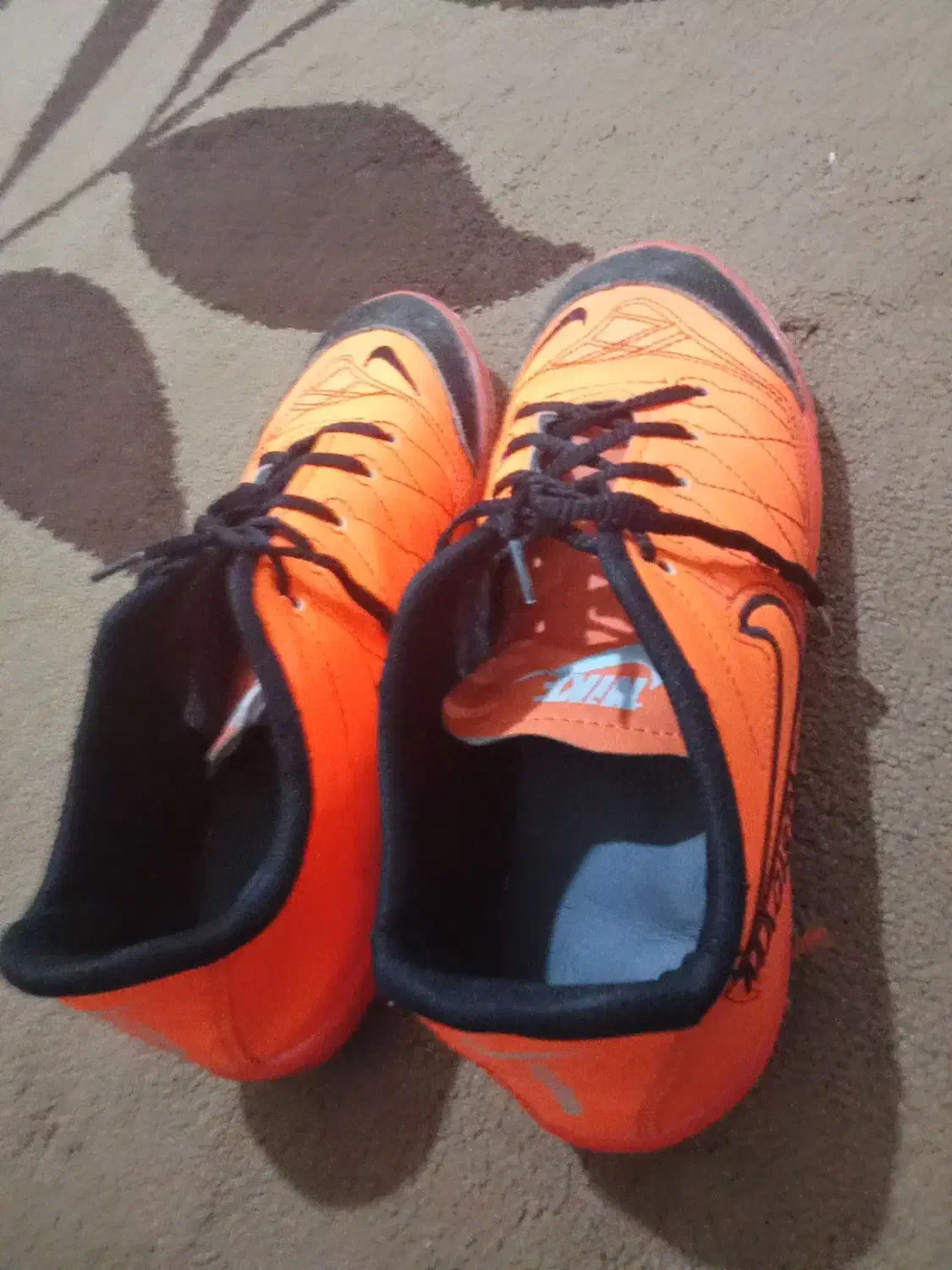 کفش چمن|تجهیزات ورزشی|یاسوج, |دیوار