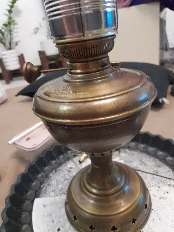 چراغ گردسوز برنجی|کلکسیون اشیاء عتیقه|گنبد کاووس, |دیوار