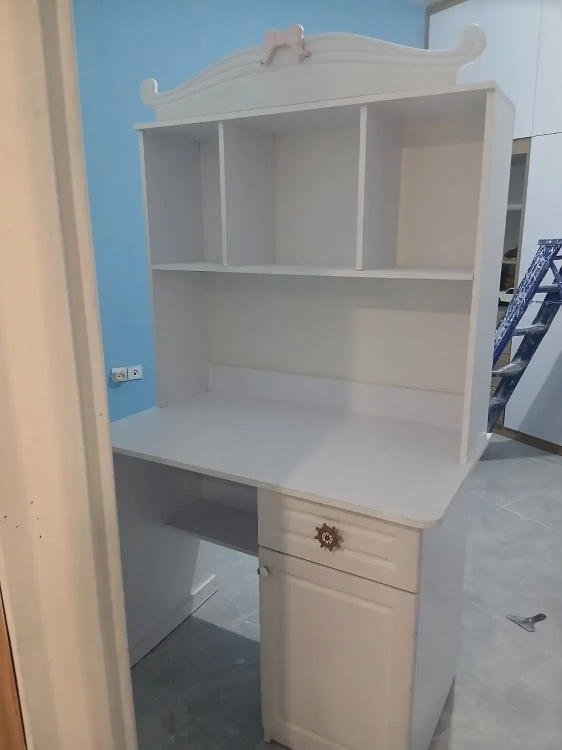 میز تحریر|میز تحریر و کامپیوتر|گلبهار, شهر جدید گلبهار|دیوار