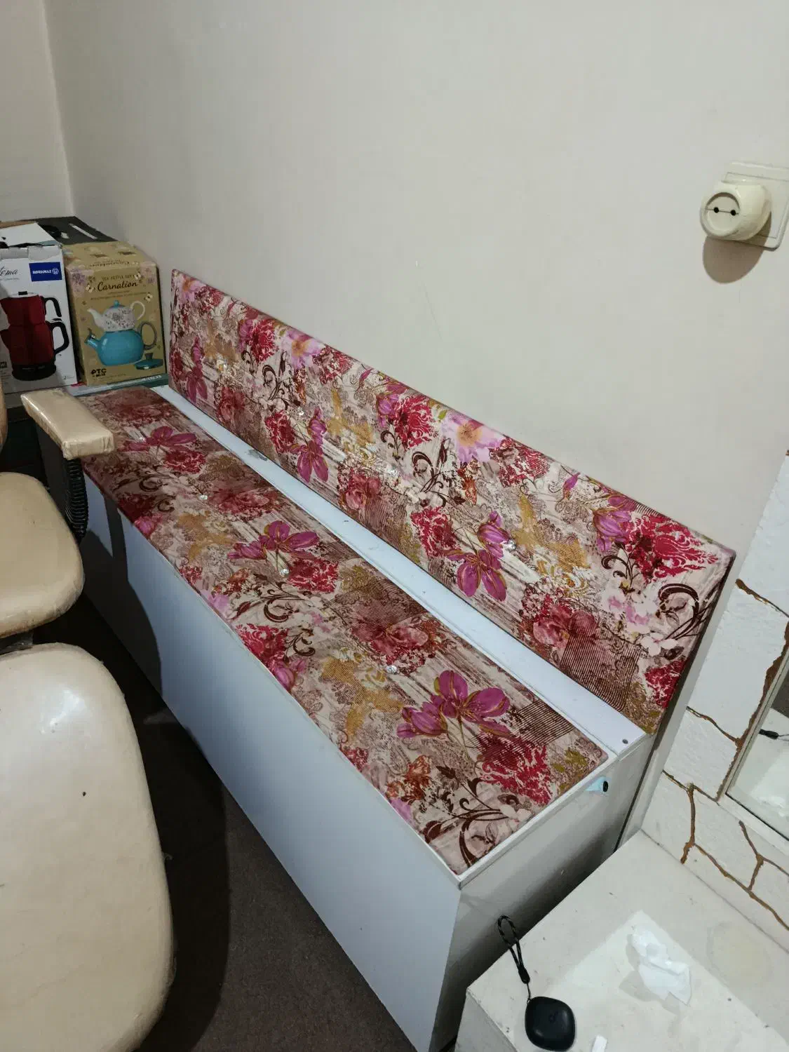 پاف باکس دار|صندلی و نیمکت|شیراز, پودنک|دیوار