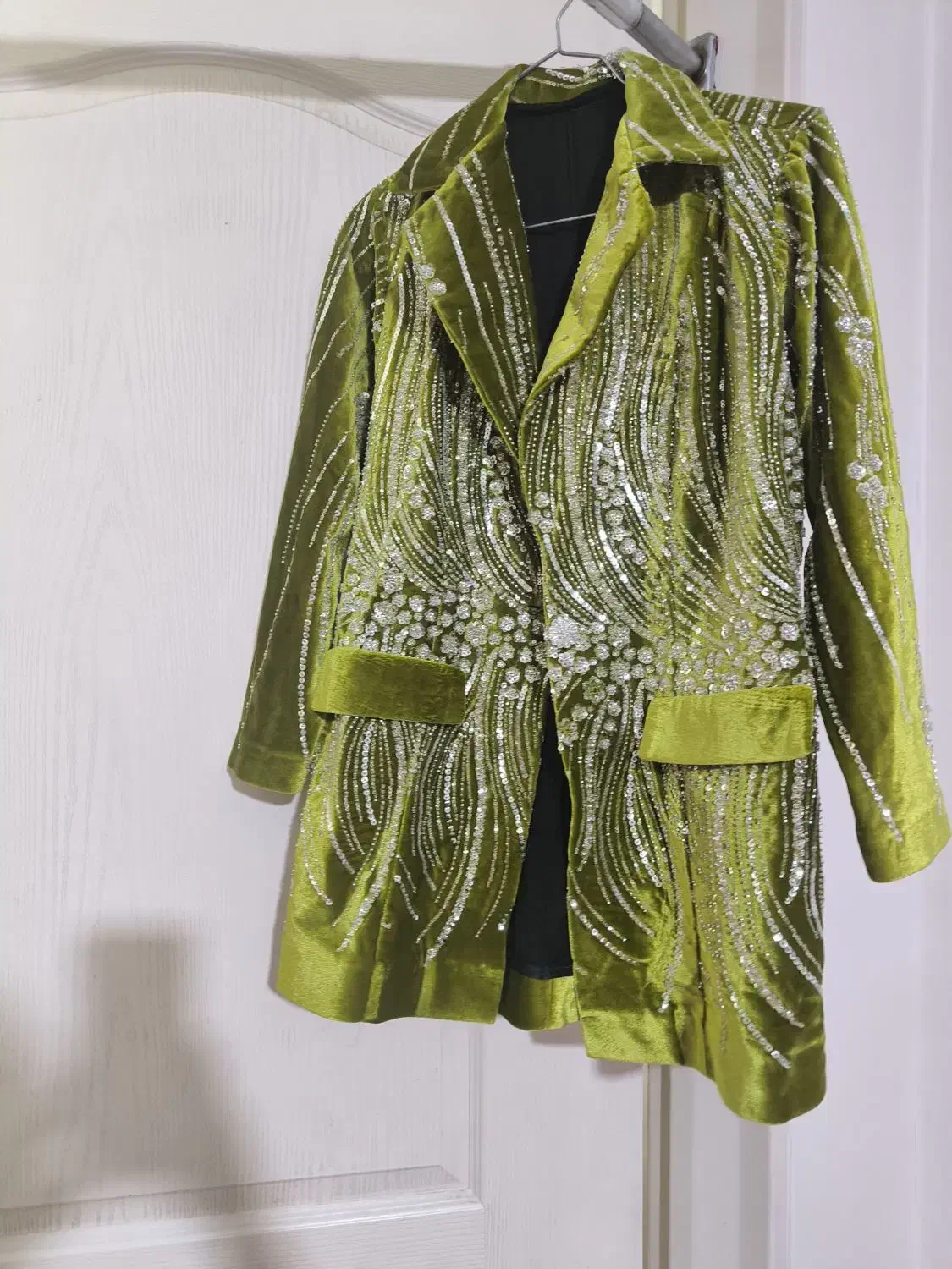 لباس‌مجلسی‌همه‌توافقی|لباس|قدس, شهر‌قدس|دیوار