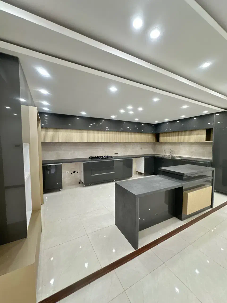 پشت پارک آزادگان ۱۴۵ متر ۲خواب ، ۴میلیارد زیر قیمت|فروش آپارتمان|یزد, |دیوار