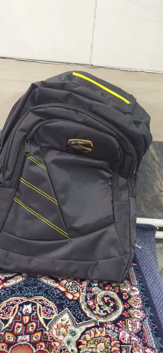 کیف مدرسه نو|کیف، کفش، کمربند|قم, وادی السلام|دیوار