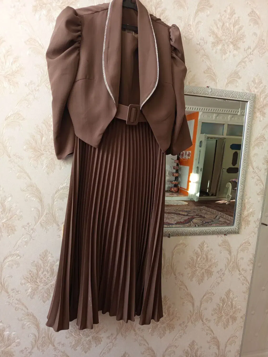 مانتو|لباس|خوی, |دیوار