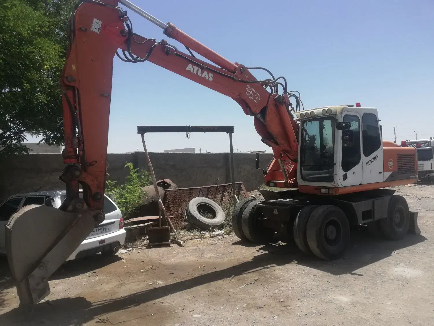 بیل لاستیکی اطلس 1604|خودرو سنگین|فریمان, |دیوار