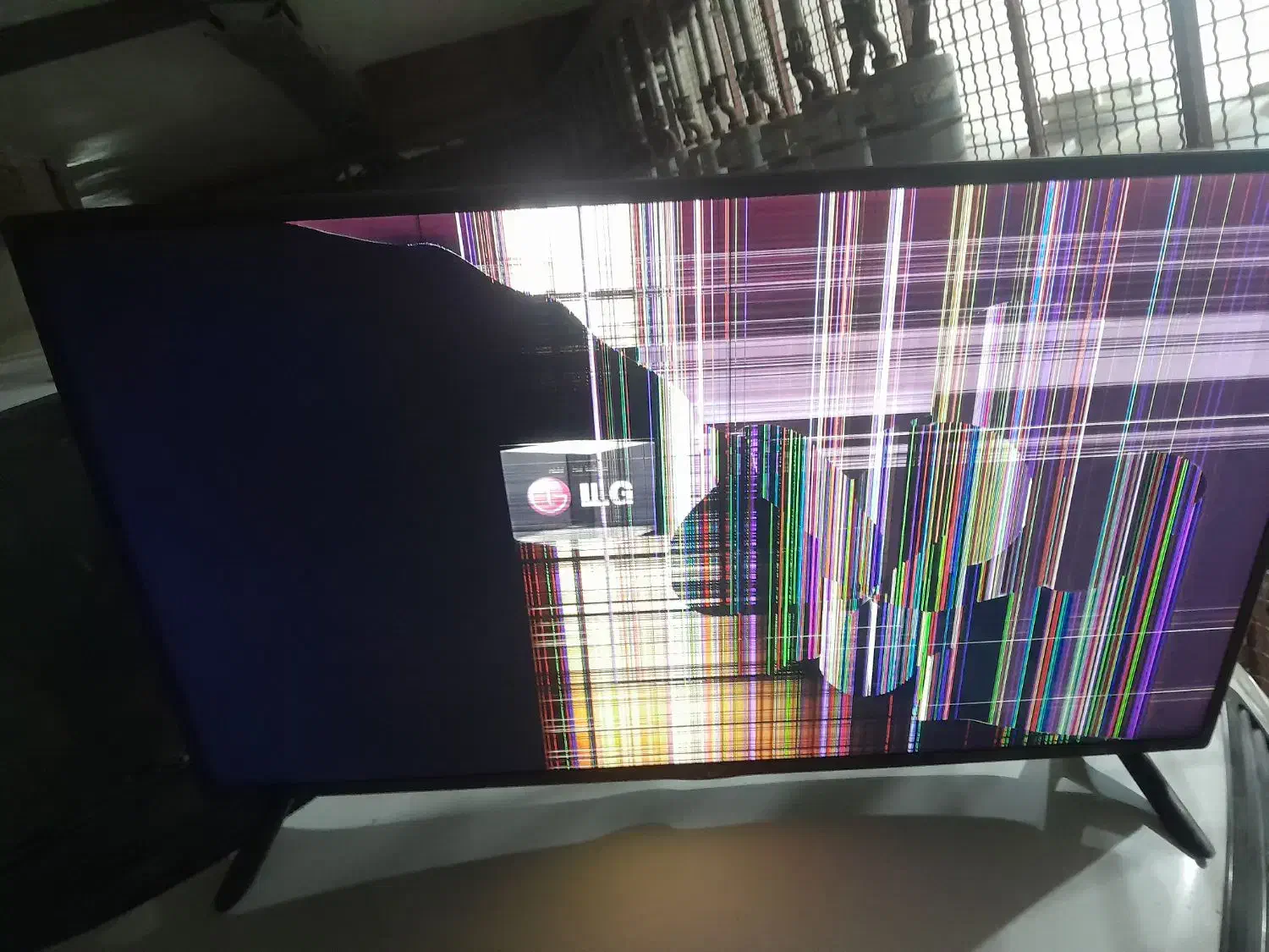 تلوزیون صفحه شکسته|تلویزیون و پروژکتور|اندیمشک, |دیوار