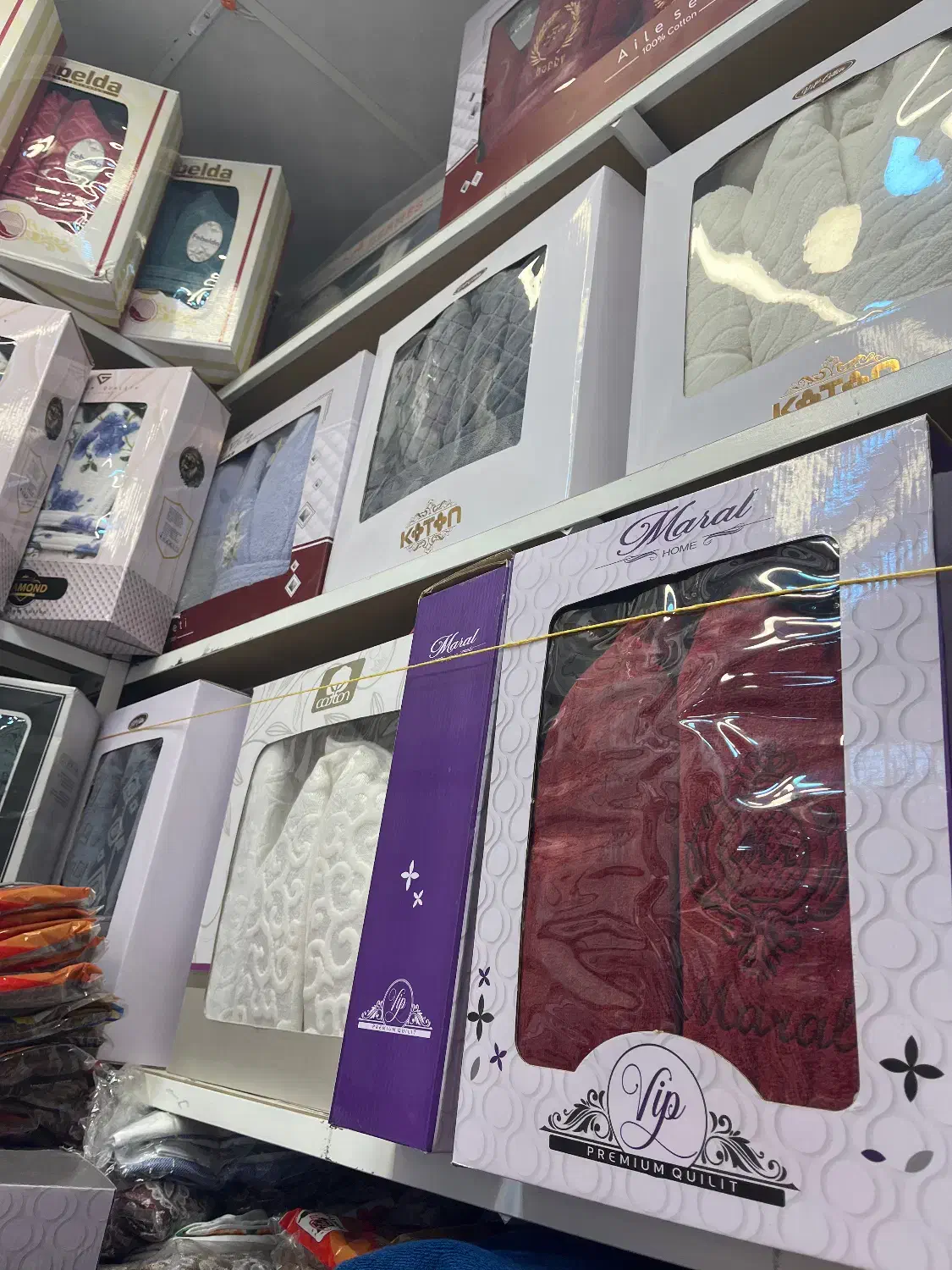 فروشنده خانم|استخدام بازاریابی و فروش|شیراز, بازار|دیوار