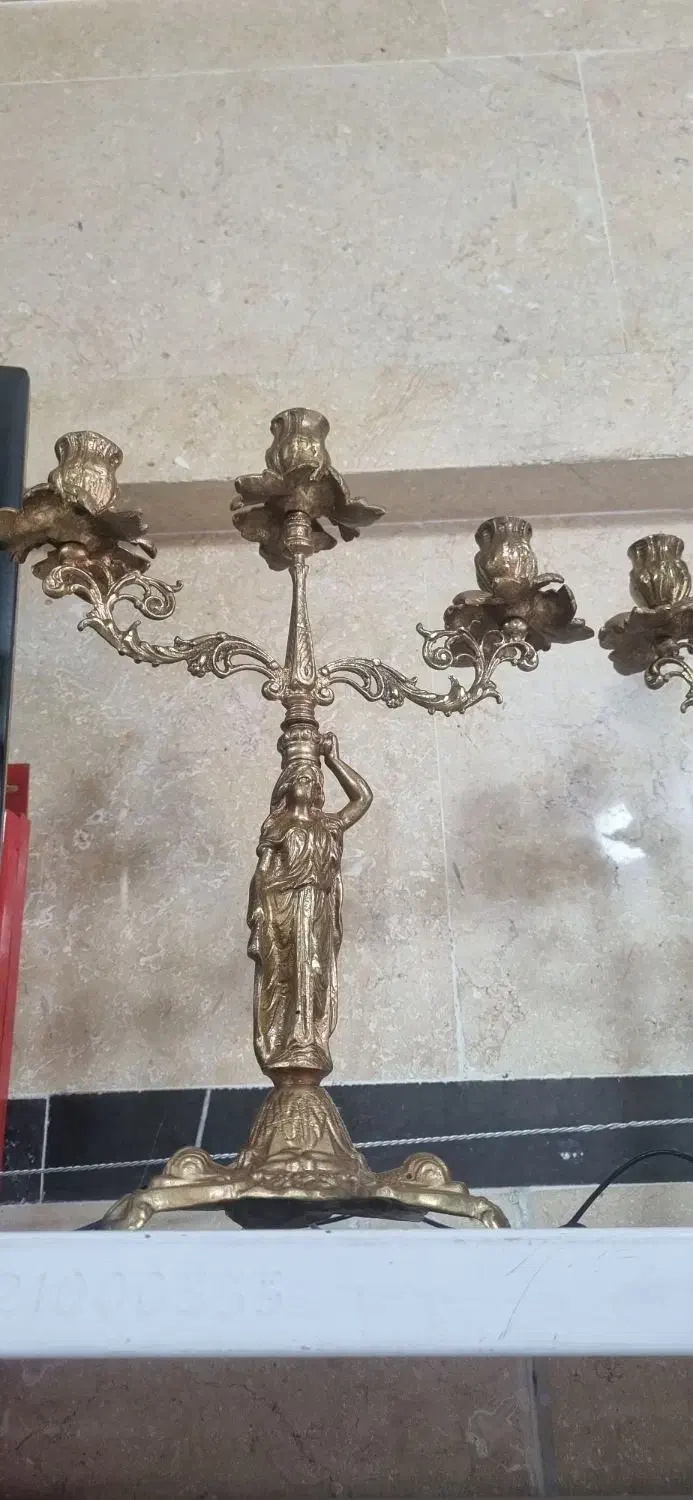 شمعدان برنزی|کلکسیون اشیاء عتیقه|فردیس, فردیس|دیوار