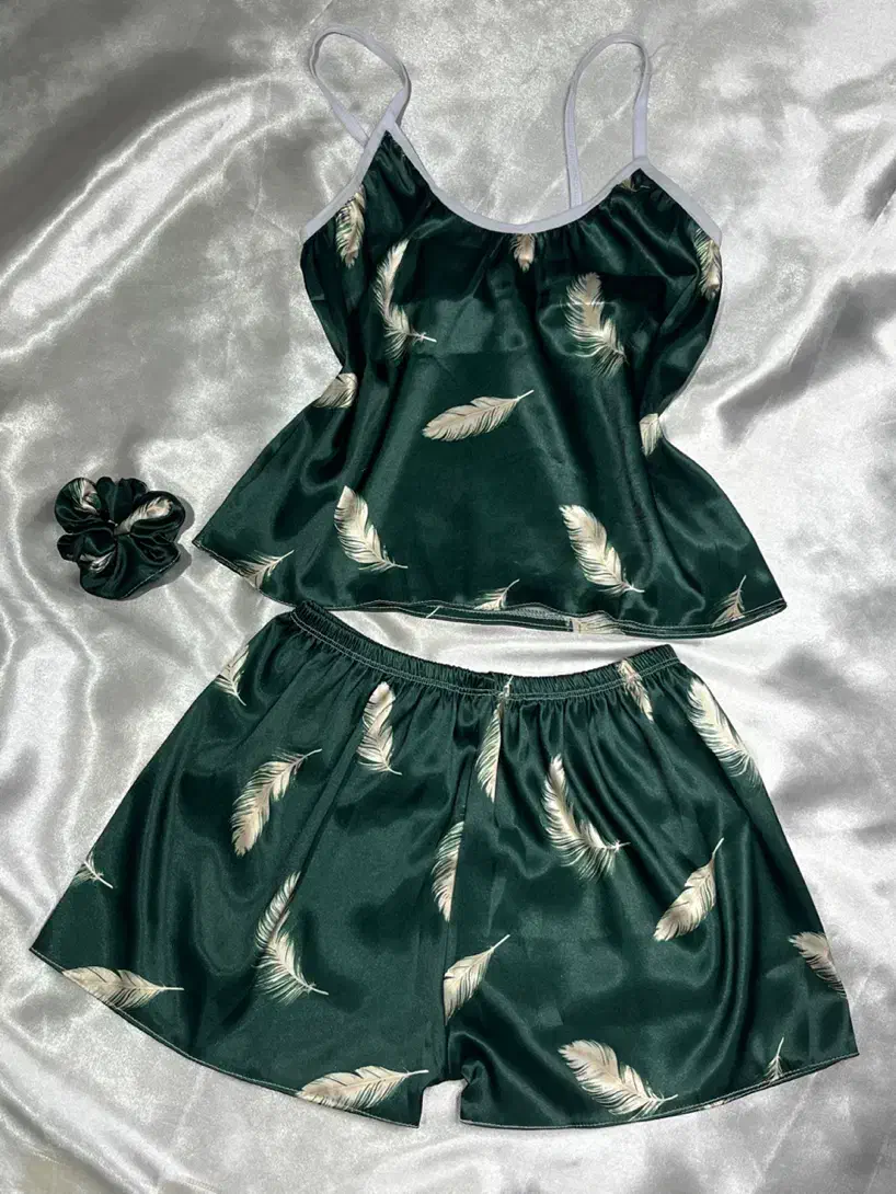 ست ساتن سه تیکه فقط ۲۹۹|لباس|خرم‌آباد, |دیوار