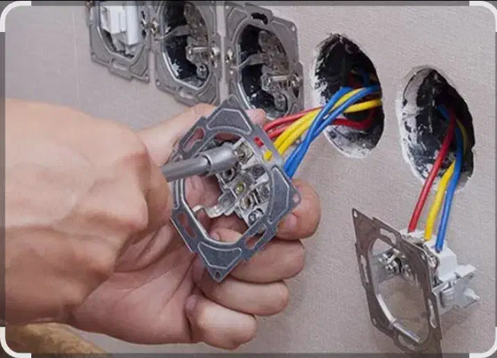 اجرا و عیب یابی انواع خدمات برق ساختمان و دوربین|خدمات پیشه و مهارت|فولادشهر, C6|دیوار