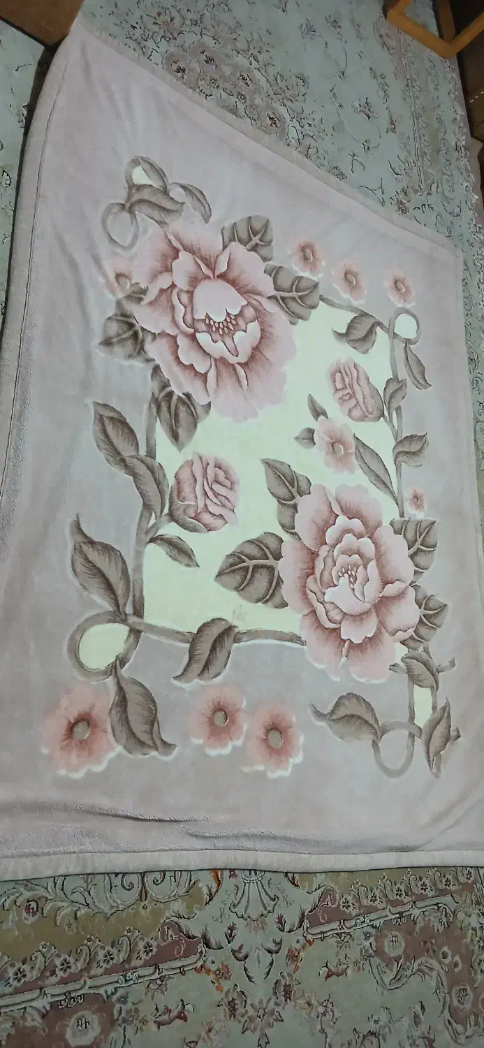 پتو در حد نو|رختخواب، بالش، پتو|ساری, |دیوار