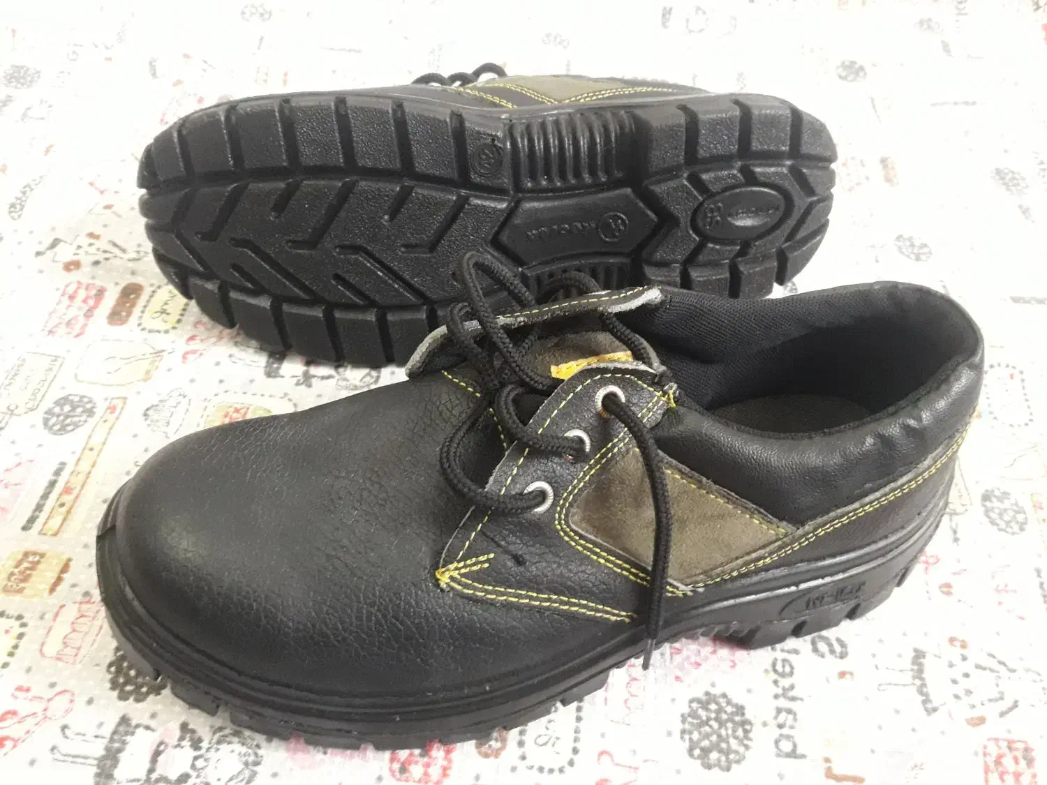 کفش کار (ایمنی )|کیف، کفش، کمربند|سمنان, |دیوار