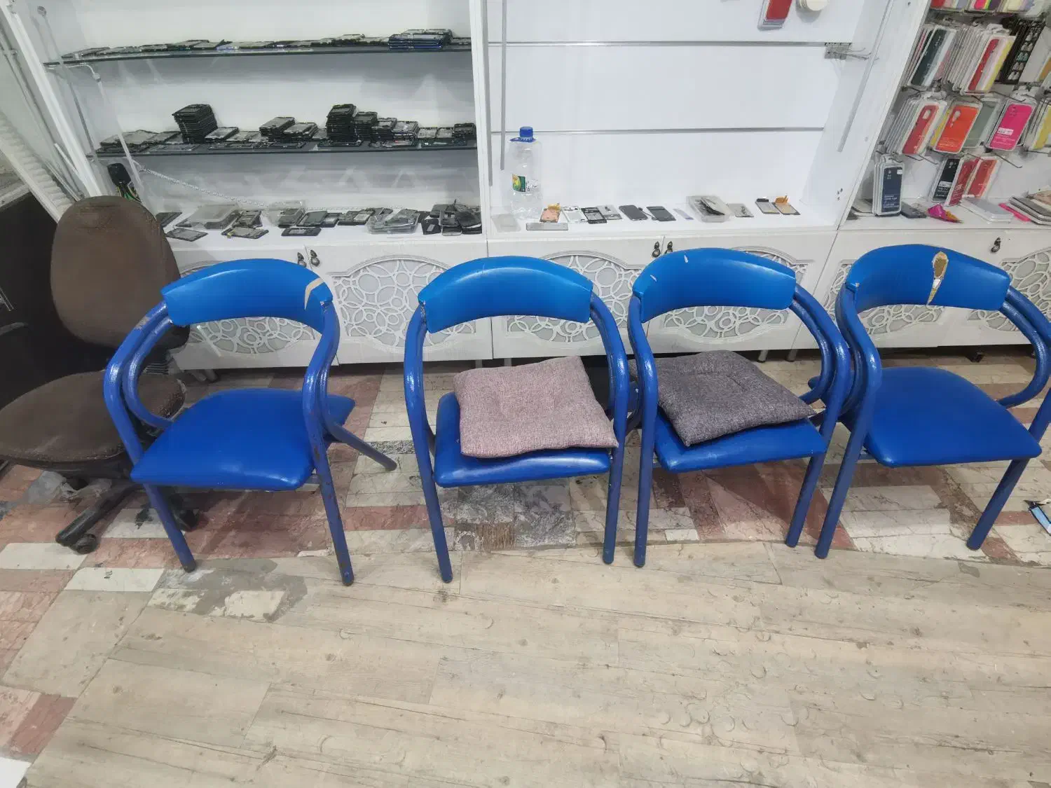 صندلی مشتری|صندلی و نیمکت|قائن, |دیوار