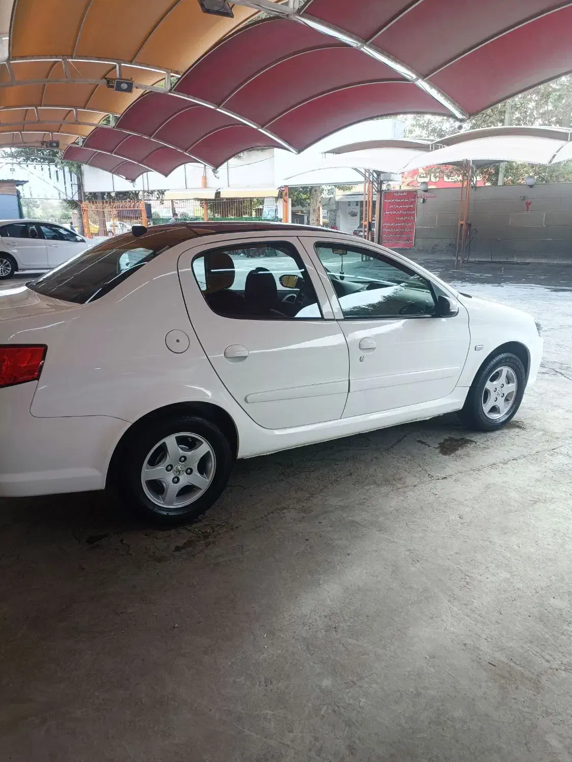 رانا پلاس سقف شیشه ۱۴۰۱ سفید در حد|خودرو سواری و وانت|کرج, شهرک مترو|دیوار