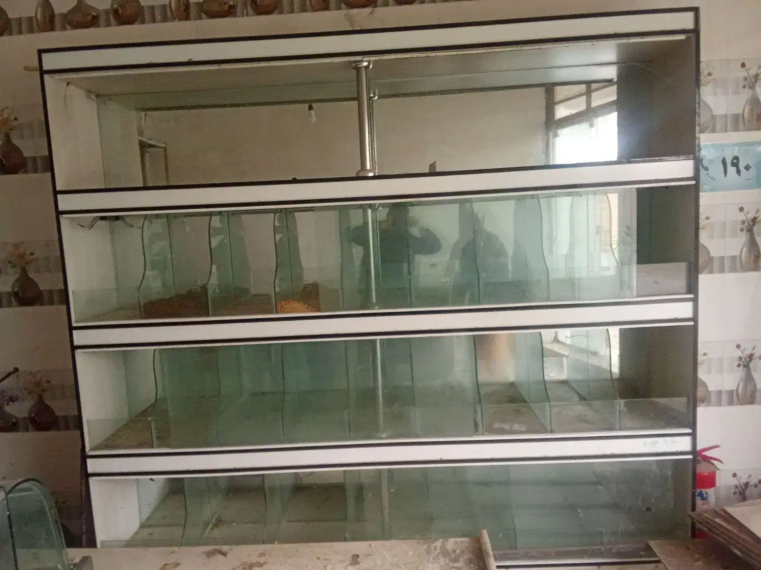 ویترین و قفسه شیشه ای|بوفه، ویترین، کنسول|اسحاق آباد, |دیوار