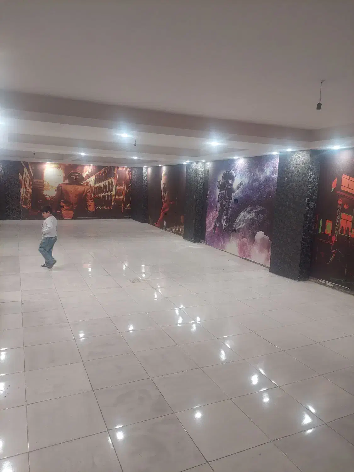 سالن۱۵۰متر یک تیکه/مرکزشهر/تخلیه/برخیابان/|اجارهٔ مغازه و غرفه|پاکدشت, پاکدشت (مامازند)|دیوار