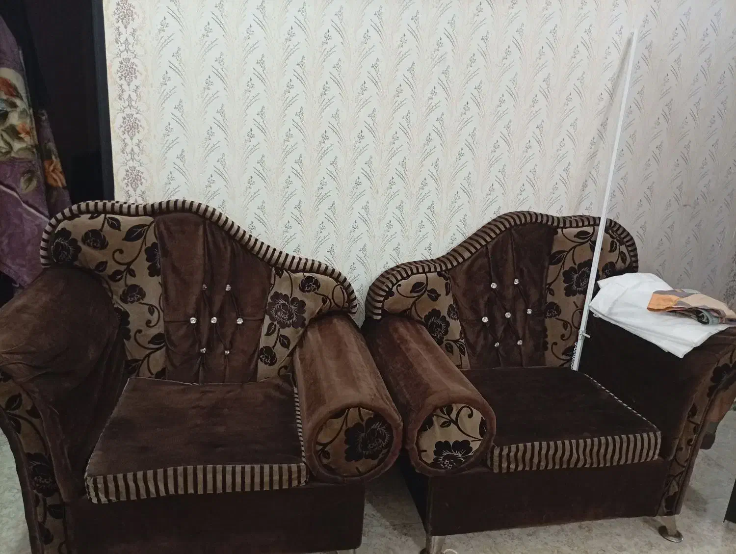 یک دست مبل هفت نفر و درب ورودی منزل|مبلمان خانگی و میز عسلی|کیاشهر, |دیوار