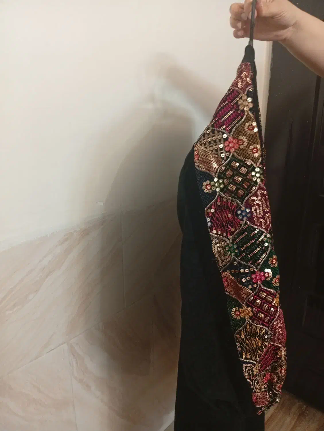 مانتو پالتو کت زنانه مردانه|لباس|ری, شهادت|دیوار