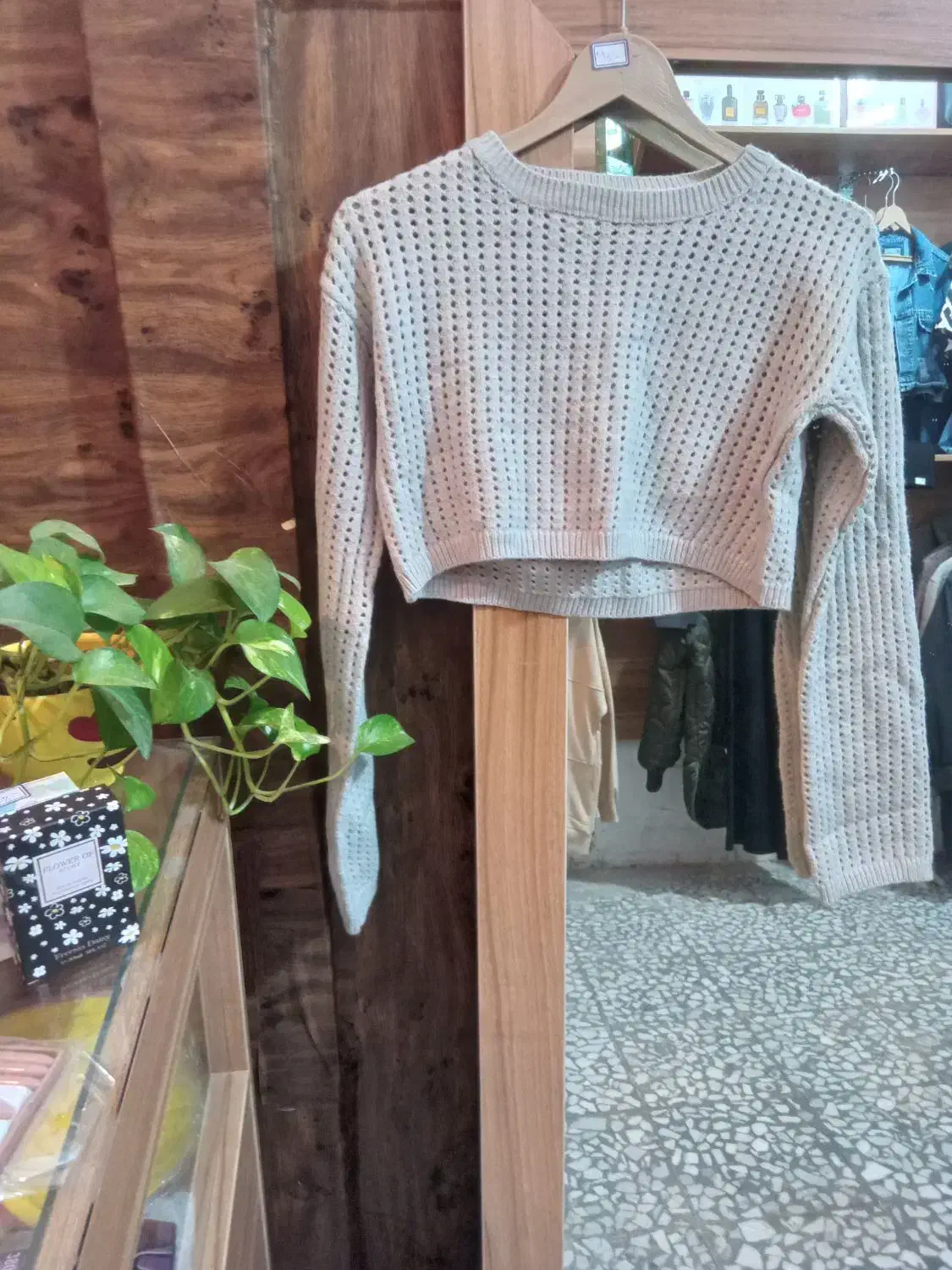 نیم تنه بافت|لباس|کیاکلا, |دیوار