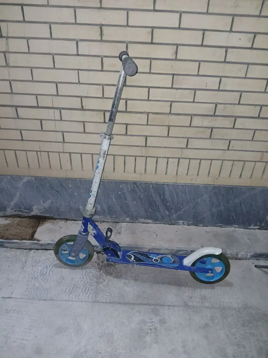 اسکوتر|دوچرخه، اسکیت، اسکوتر|لردگان, |دیوار