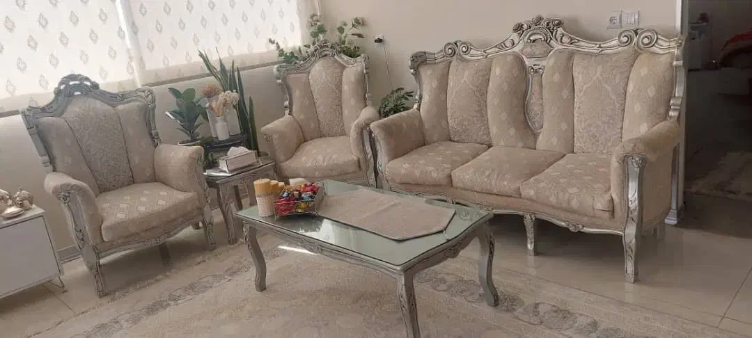 مبل سلطنتی نه نفره|مبلمان خانگی و میز عسلی|شاهینشهر, عطار|دیوار