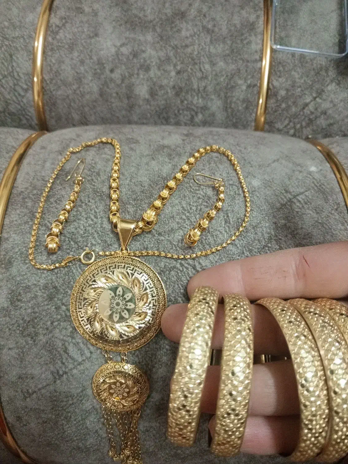 طلا درحد نو|جواهرات|یزد, |دیوار