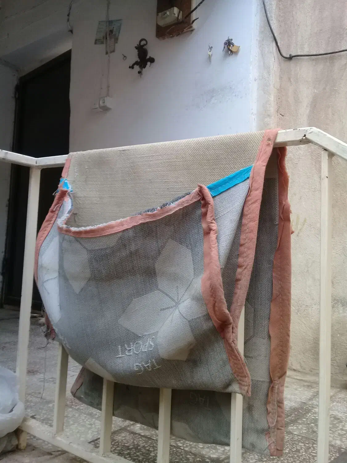 خرجین بزرگ|لباس|قم, خاکفرج|دیوار