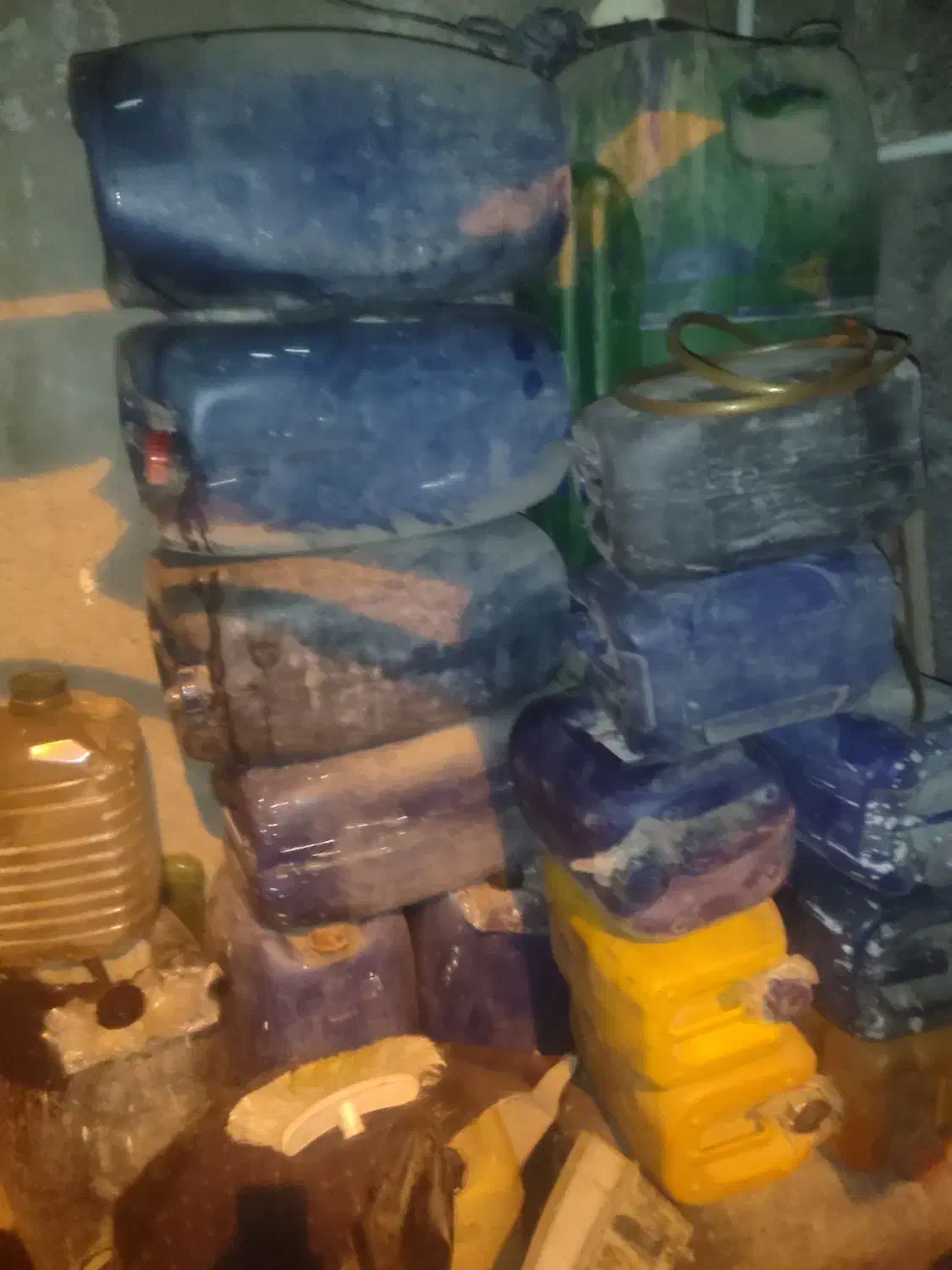 گالن|ظروف نگهدارنده، پلاستیکی، یک‌بارمصرف|زاهدان, |دیوار