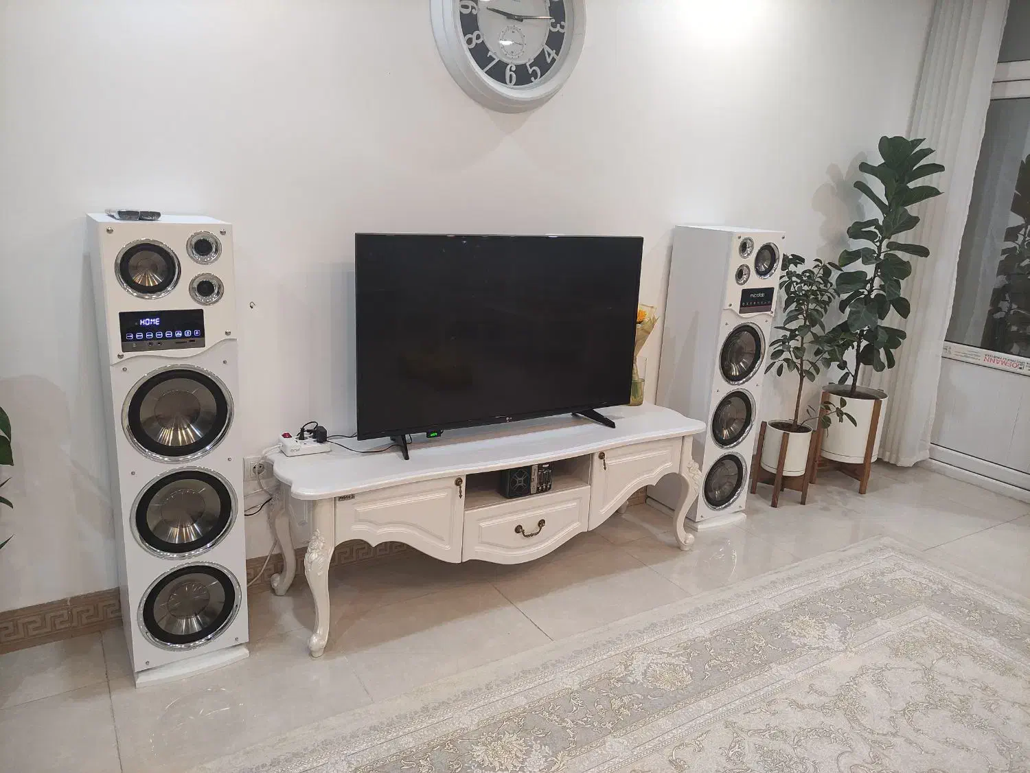 زیرتلویزیونی در حد نو کاملا سالم|میز تلویزیون|مرودشت, دولت آباد|دیوار