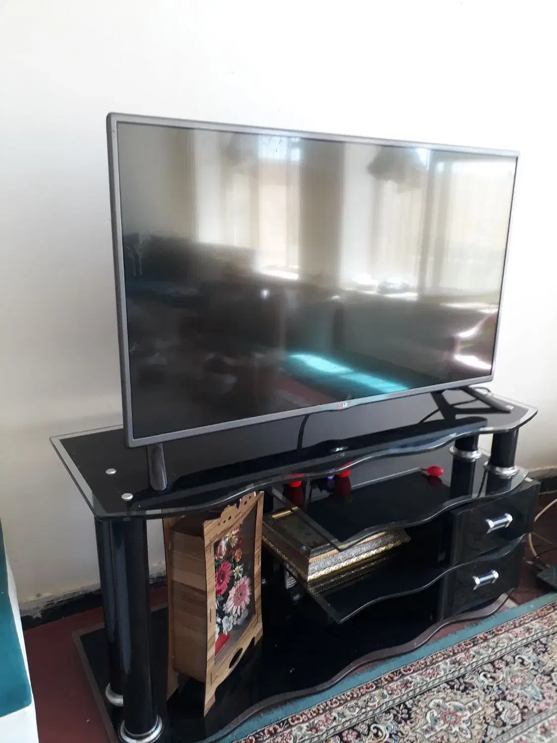 تلویزیون LG مدل 42LB561000GI+میز|تلویزیون و پروژکتور|بافت, |دیوار