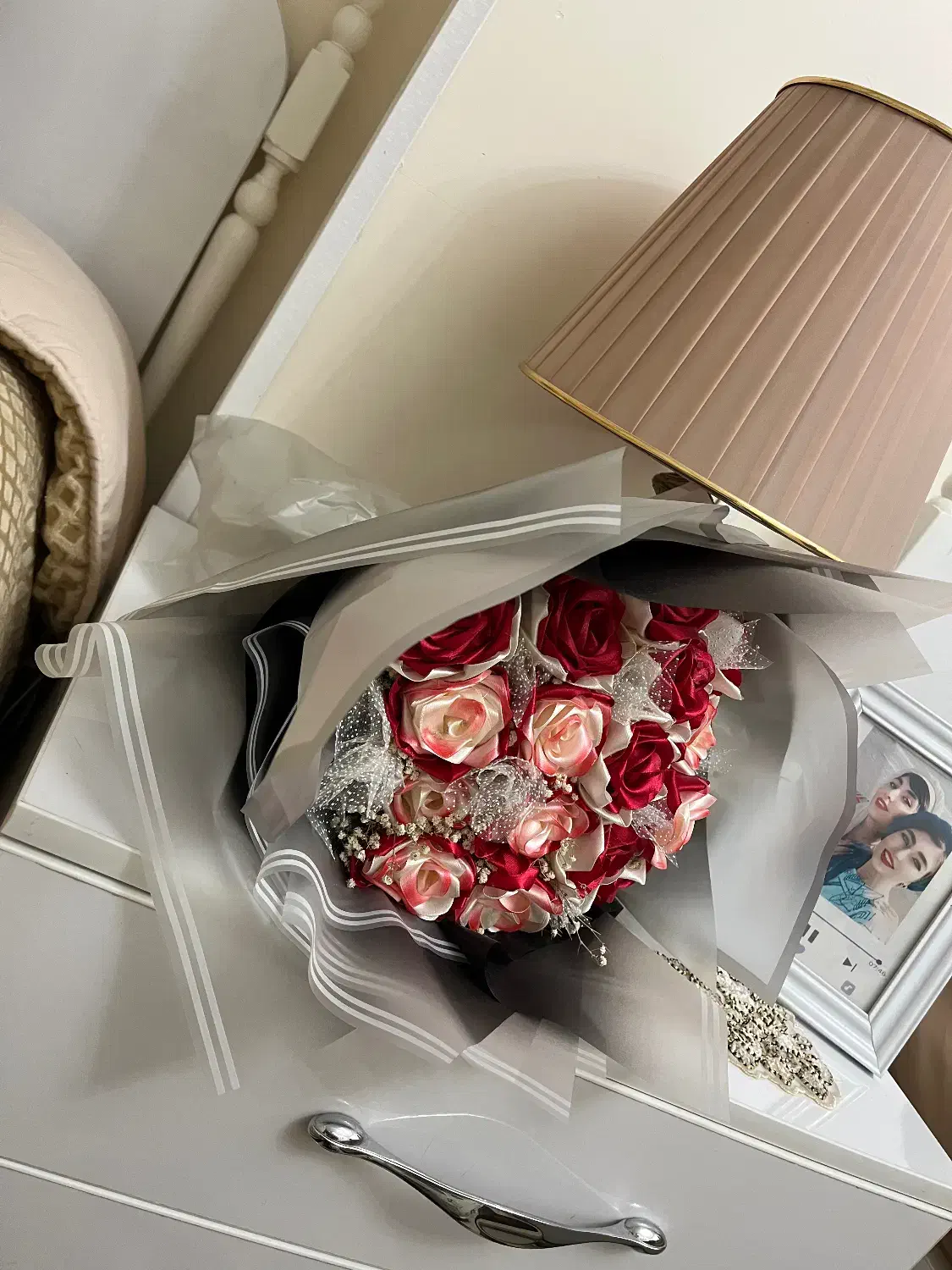 دسته گل رز قرمز ربانی مناسب روز دختر|گل مصنوعی|تهران, زعفرانیه|دیوار