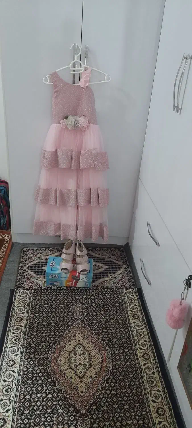 سلام چند لباس مجلسی دخترانه هست یکمی پوشیده|کفش و لباس بچه|باسمنج, |دیوار