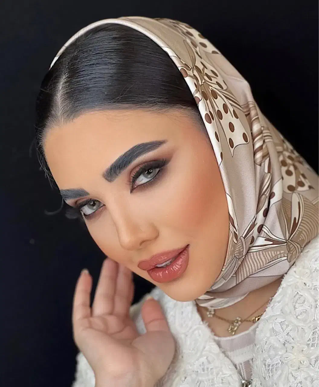 میکاپ شنیون در منزل شما( سیار)|خدمات آرایشگری و زیبایی|شیراز, قصرالدشت|دیوار