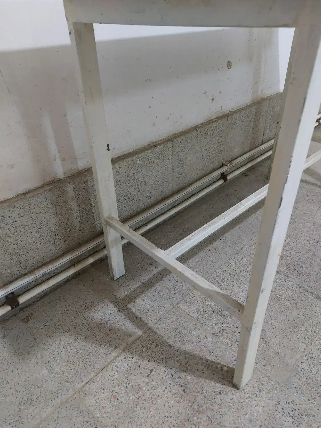 میز تحریر چوبی . میز فلز چند منظوره و جاگلدانی|مبلمان اداری|اردبیل, |دیوار