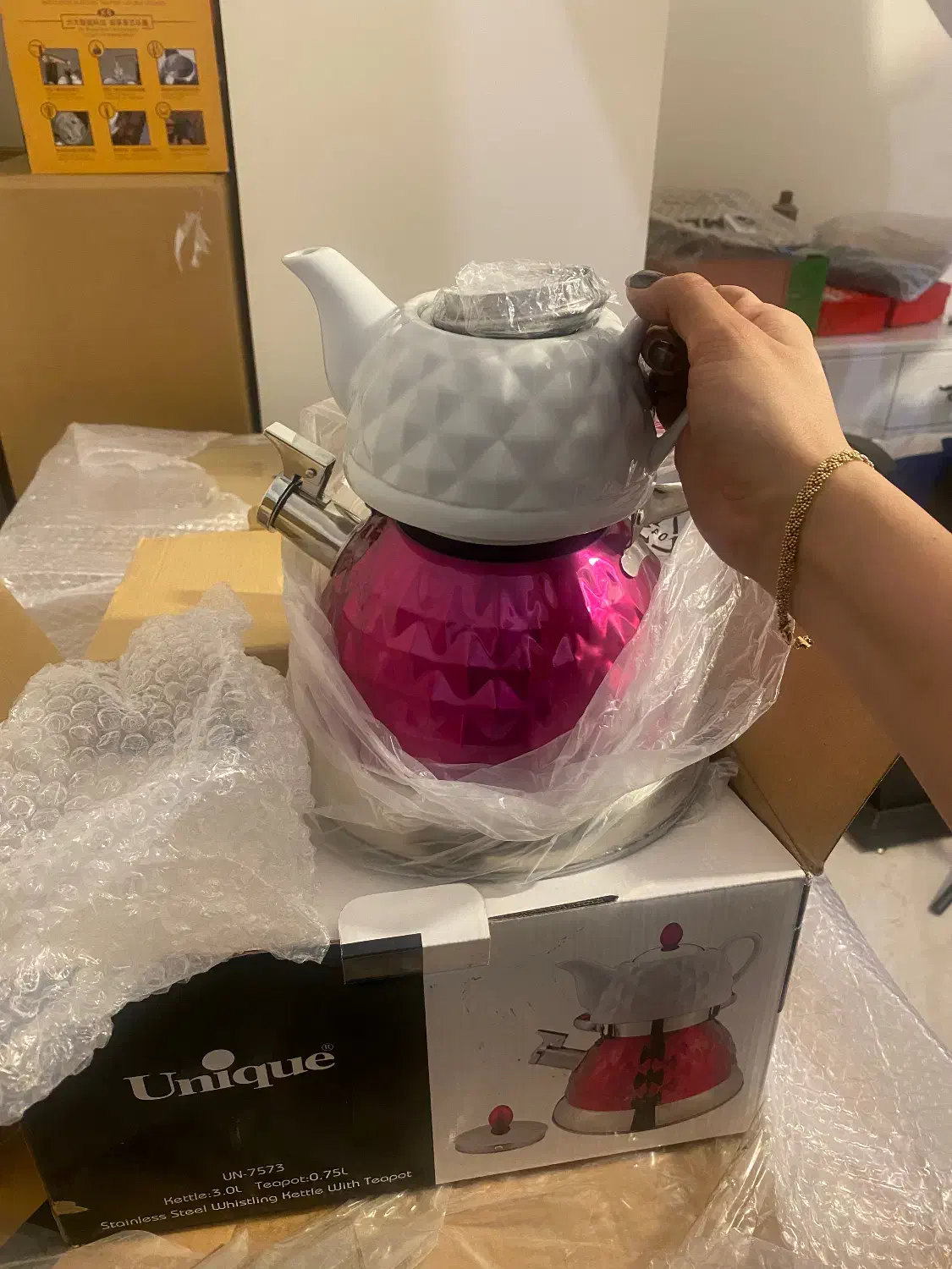 کتری و قوری برند یونیک کاملا نو و استفاده نشده|قوری، کتری، قهوه‌ساز دستی|قشم, |دیوار