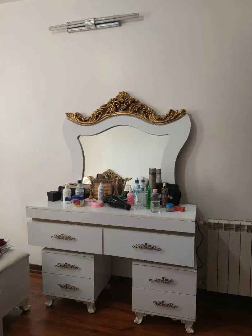 تخت خواب مبل ومیز ارایش و اباژر|مبلمان خانگی و میز عسلی|یزد, |دیوار