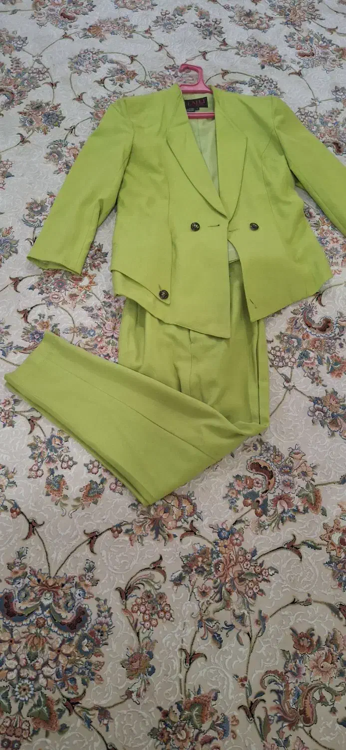 کت شلوار زنانه|لباس|ریگ, |دیوار