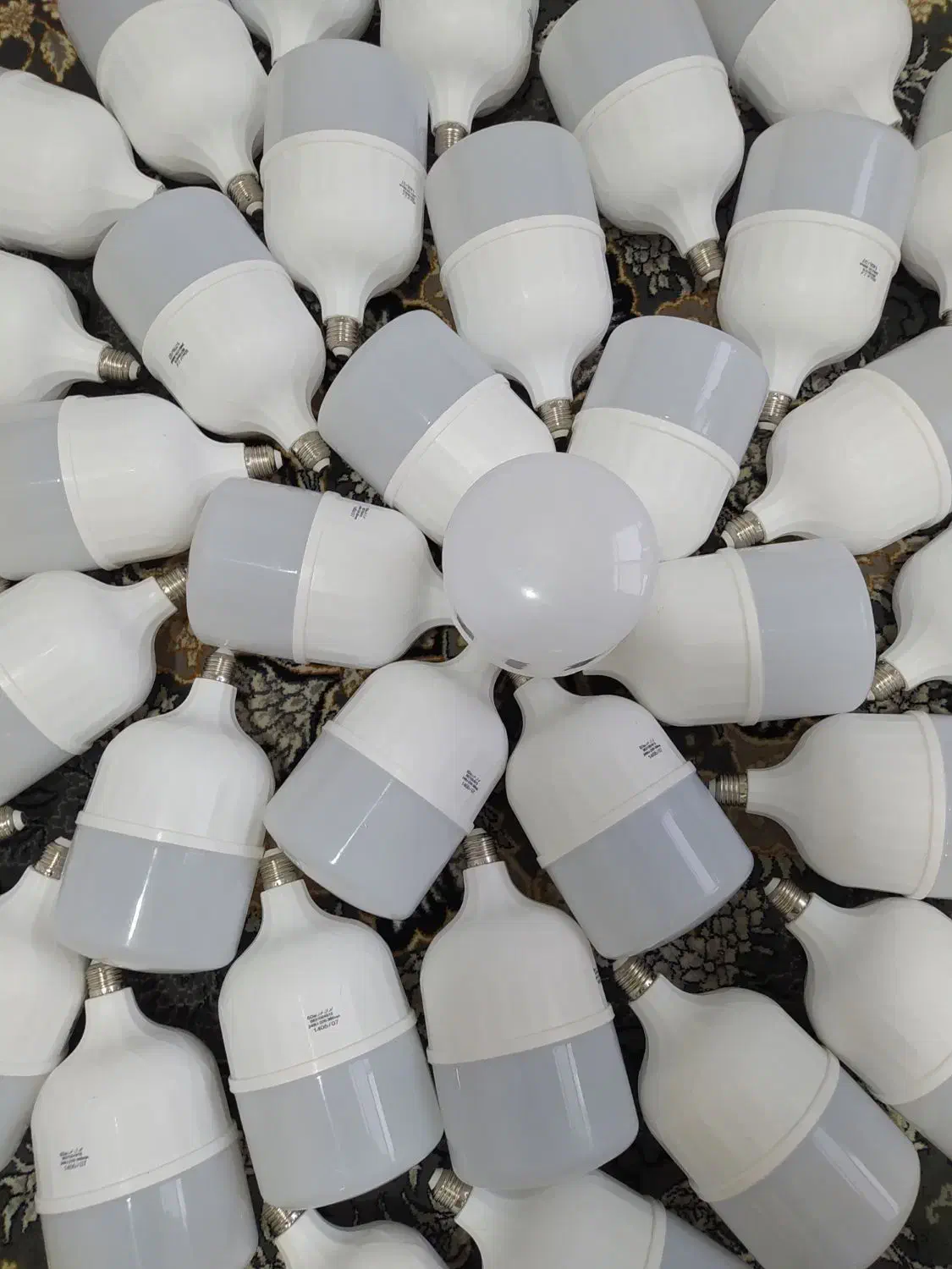 لامپ 60وات فقط145هزار باضمانت|لامپ و چراغ|زاهدان, |دیوار