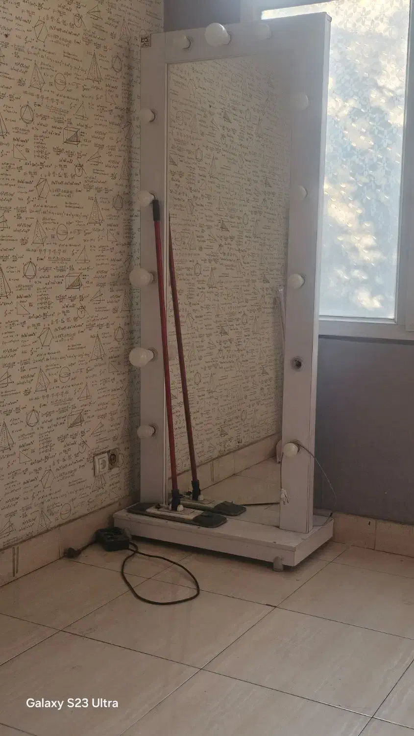 آیینه هالیودی بدون لامپ سالم سالم|آینه|تهران, زرکش|دیوار