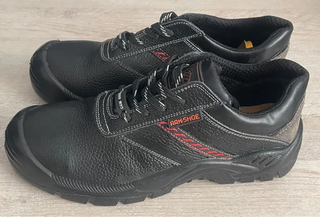 کفش و پوتین ایمنی پنجه فولادی|کیف، کفش، کمربند|اندیشه, اندیشه فاز ۱|دیوار