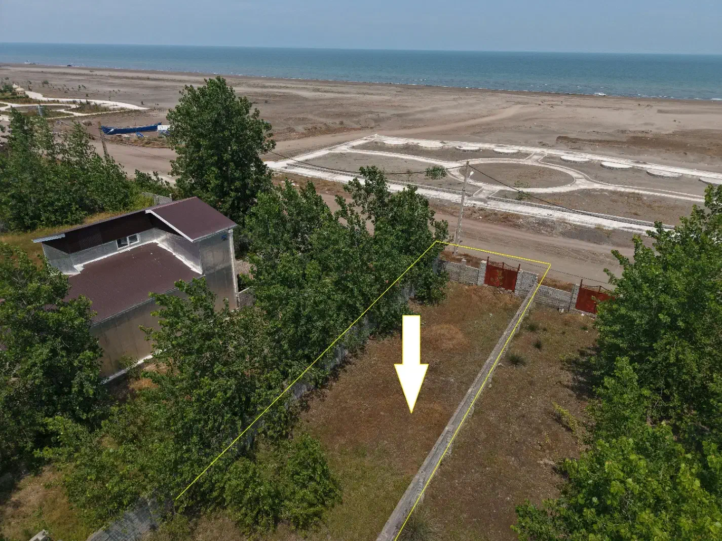 زمین قواره بزرگ بر اول دریا|فروش زمین و ملک کلنگی|رشت, چله خانه|دیوار