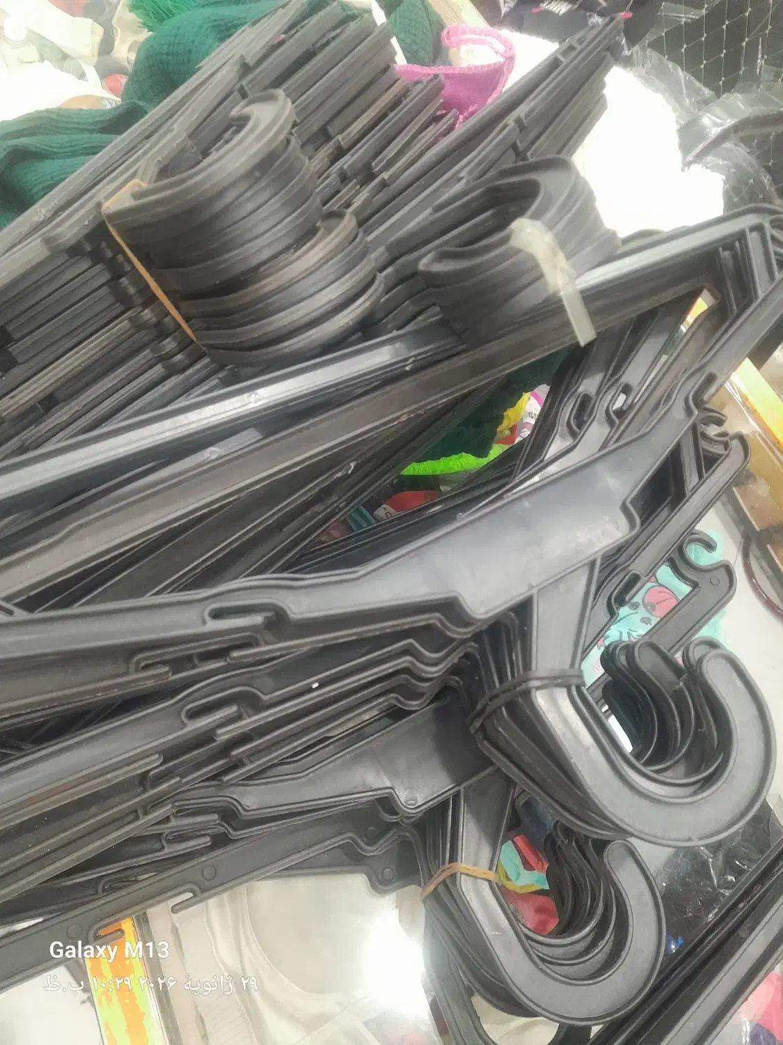 رگال آلومینیومی|بندرخت و رخت‌آویز|قم, قلعه کامکار|دیوار