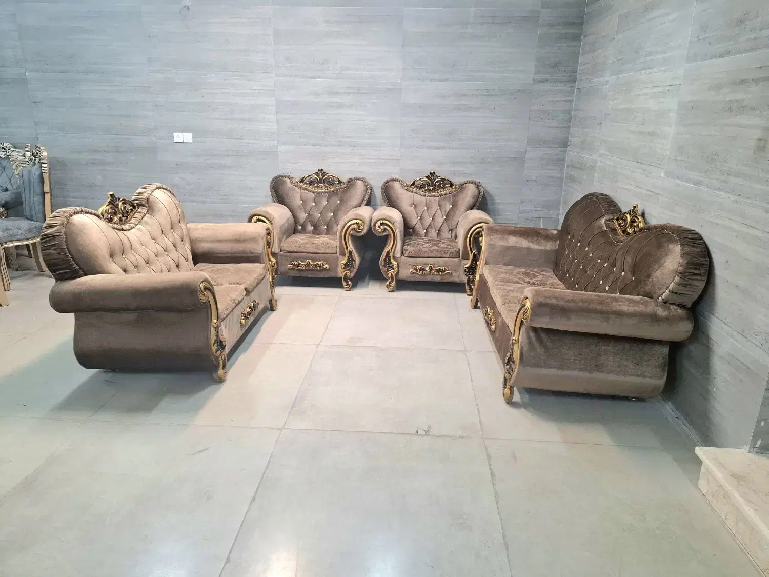 مبل راحتی گل رز|مبلمان خانگی و میز عسلی|اصفهان, جلالیه|دیوار