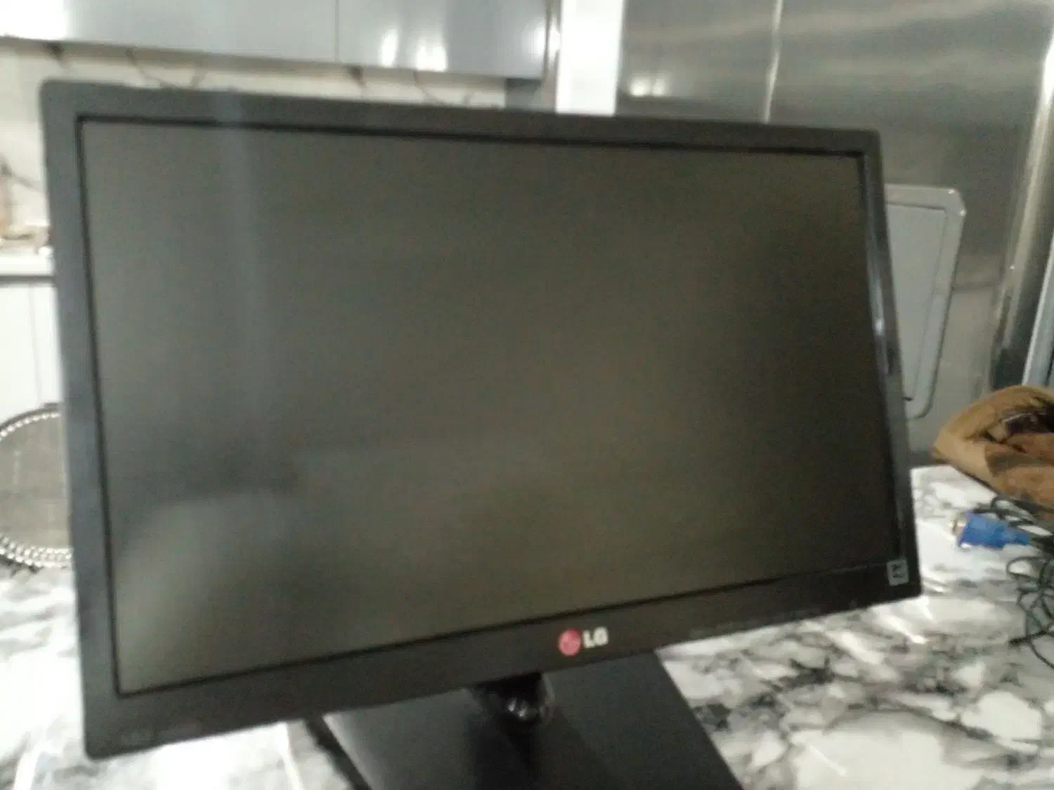 مانیتور کامپیوتر بسیار نو|قطعات و لوازم جانبی رایانه|همدان, |دیوار