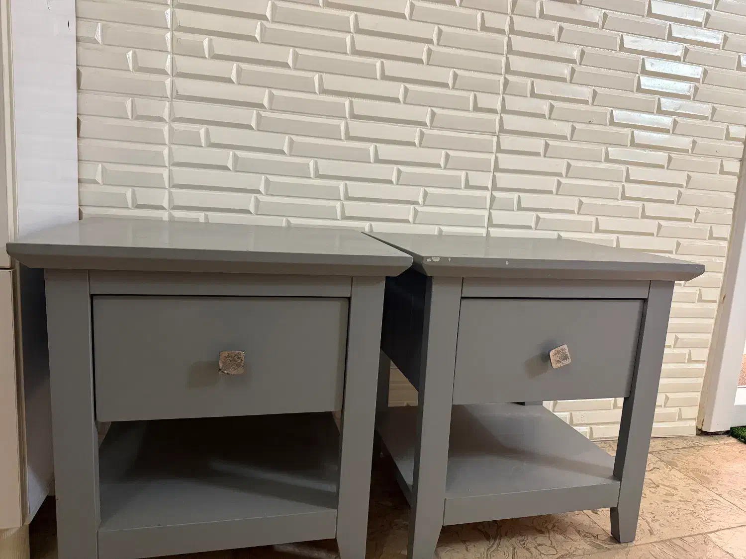 پاتختی چوبی رنگ طوسی در حد نو|تخت و سرویس خواب|لنگرود, |دیوار